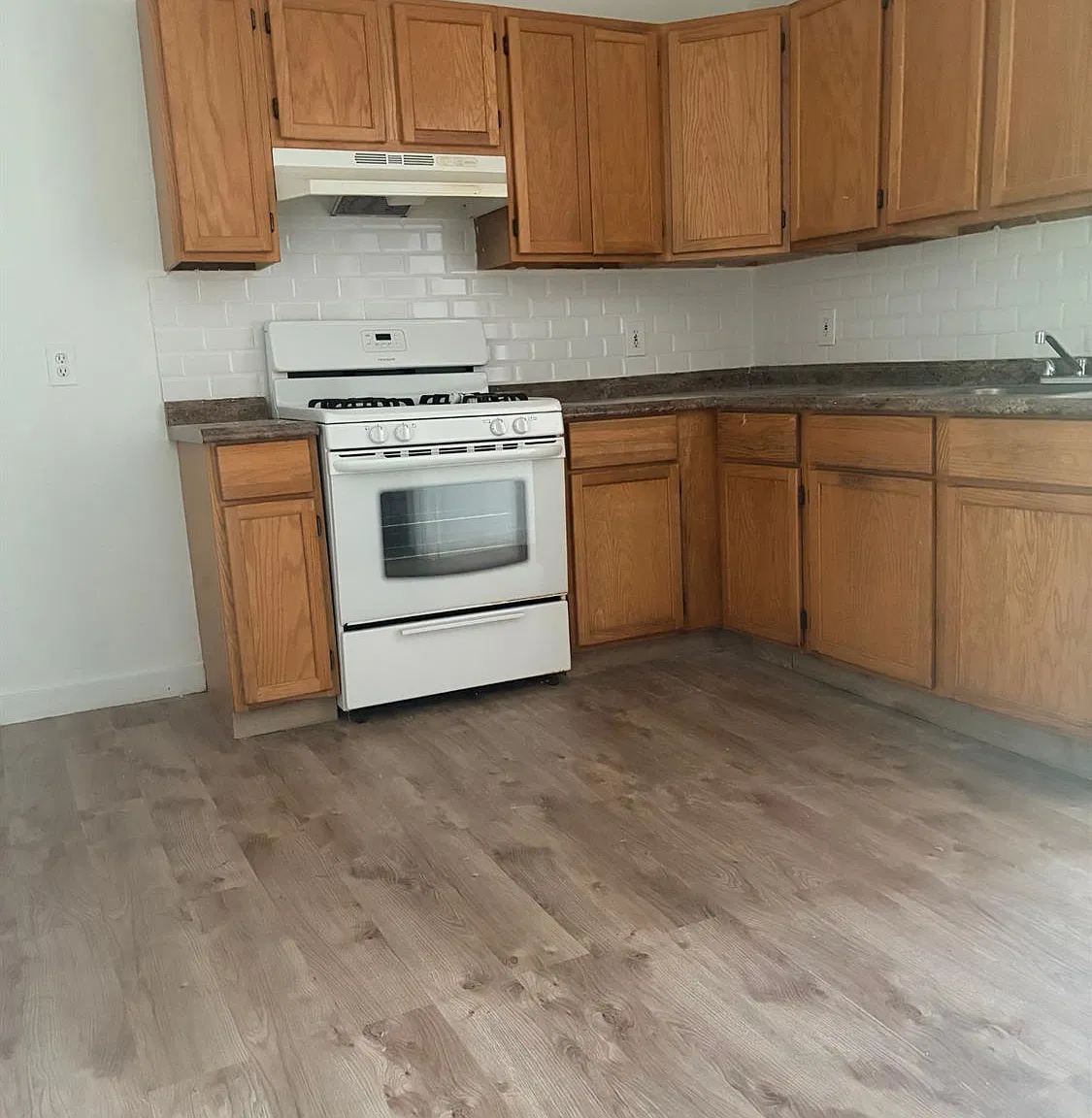 3 bed, 1.5 bath, $2,500 — Photo 4