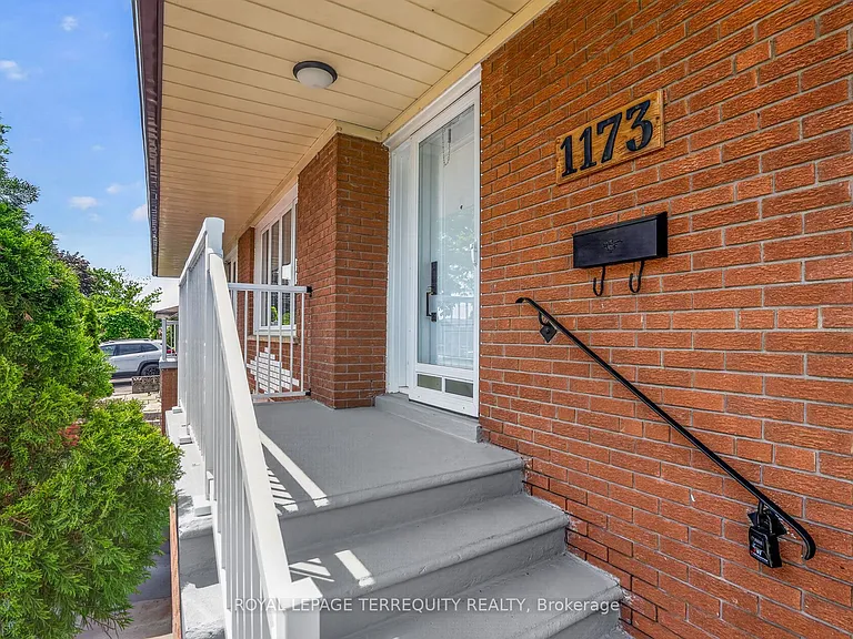 1173 Shadeland Dr — Photo 5