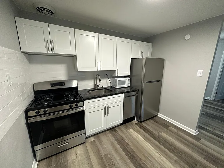 8033 Elberon Ave #E — Photo 3
