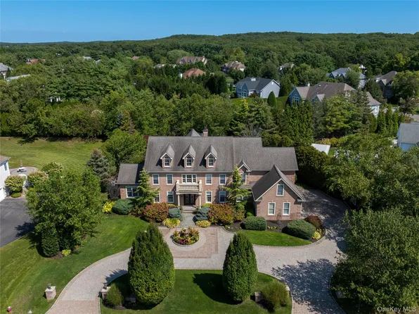 23 Legends Circle, Melville, NY 11747