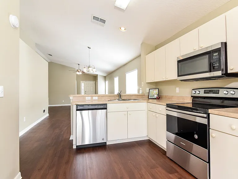 7556 Oxford Garden Cir — Photo 7