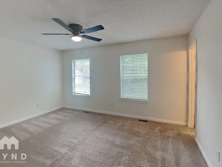5561 Northcut Dr — Photo 10