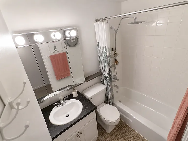 64 E Scott St #11 — Photo 5