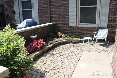 3rd image of 49110 Arlington Ct