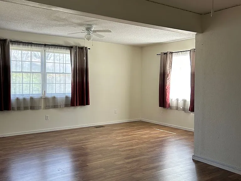 302 Salem St — Photo 11