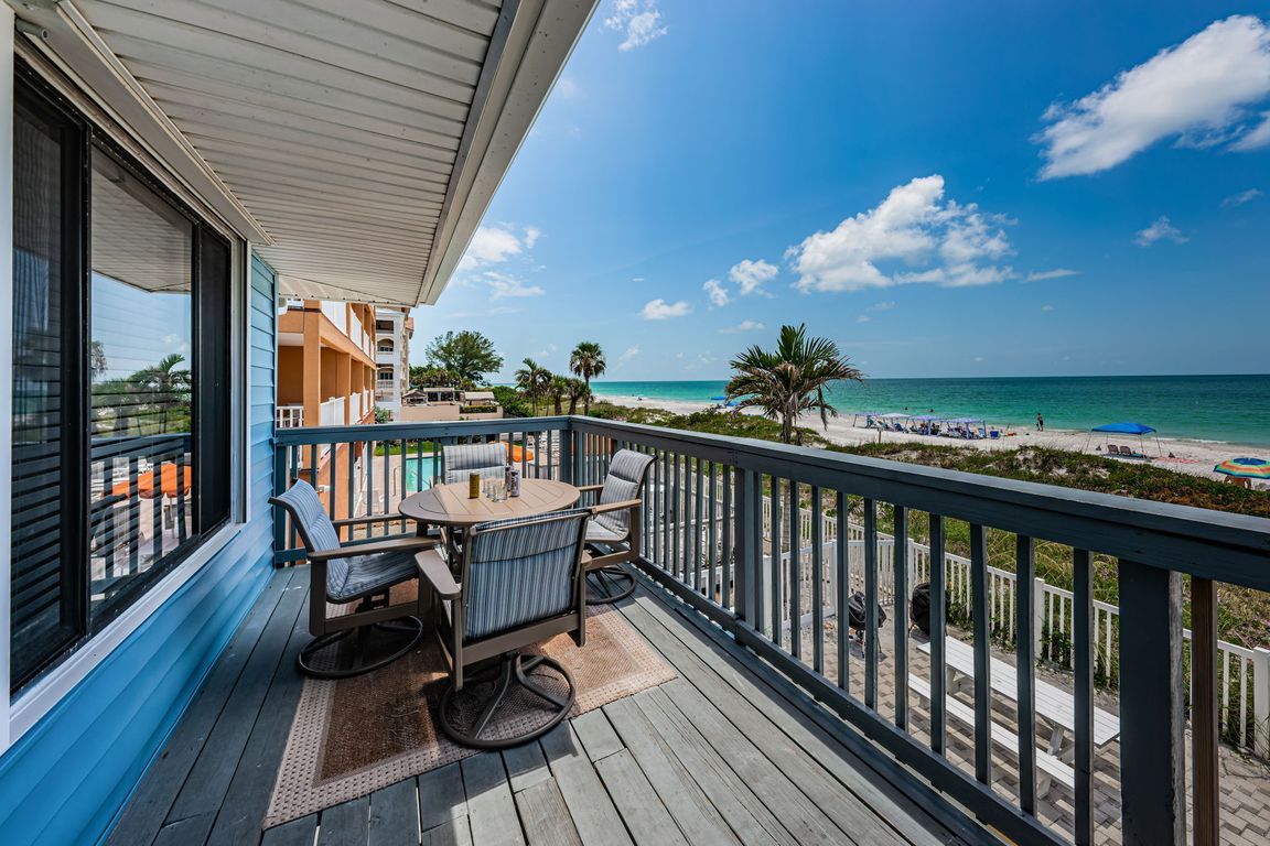 39-print-31-web-or-mls-Balcony1