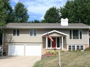 215 W 13th St S, Newton, IA 50208