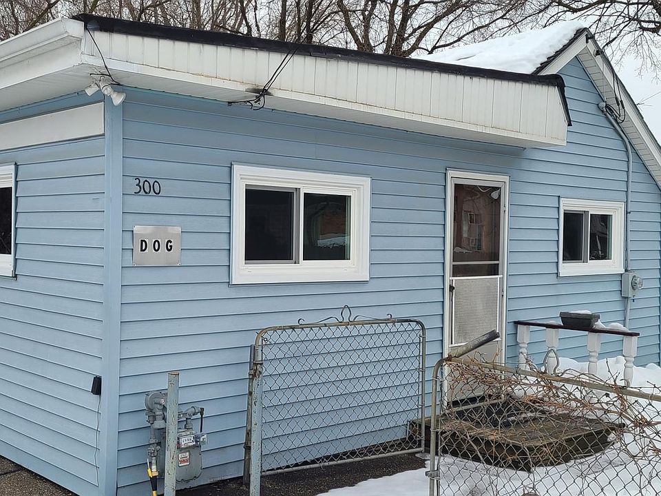 1st image of 300 Cottage Ave W