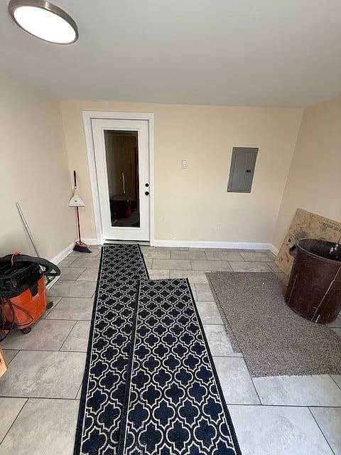 Foyer Entrance - 15-13 Lowell St #U