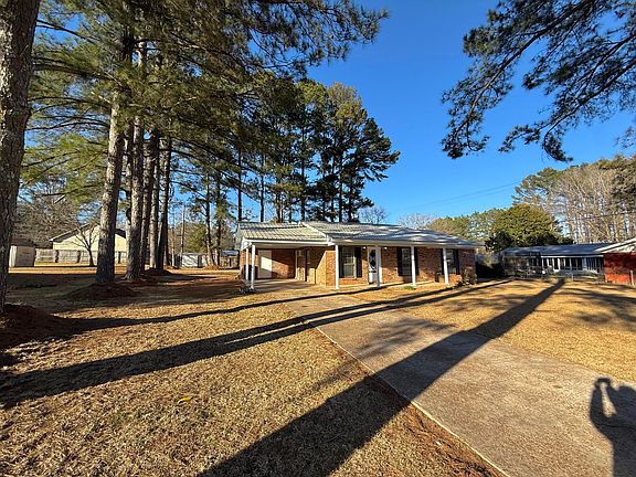 3rd image of 113 Pecan Ave