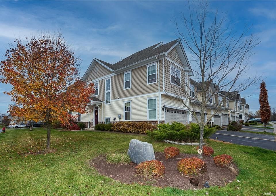 1st image of 34 Fieldstone Dr