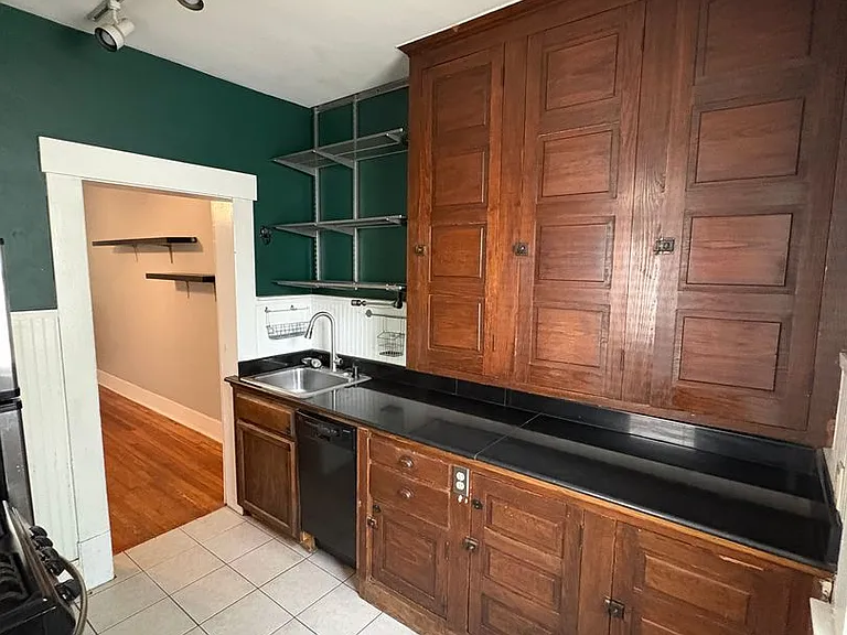 2 Bedroom 1 Bathroom in German Village — Photo 8
