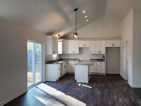 2nd image of 1001 Foxgrove Dr