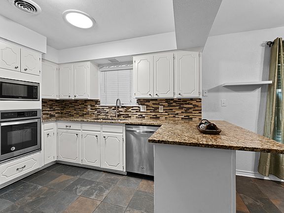 5th image of 1807 Holm Oak St