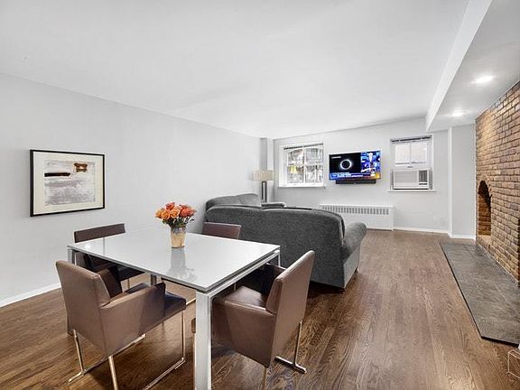 4th image of 305 W 22nd St
