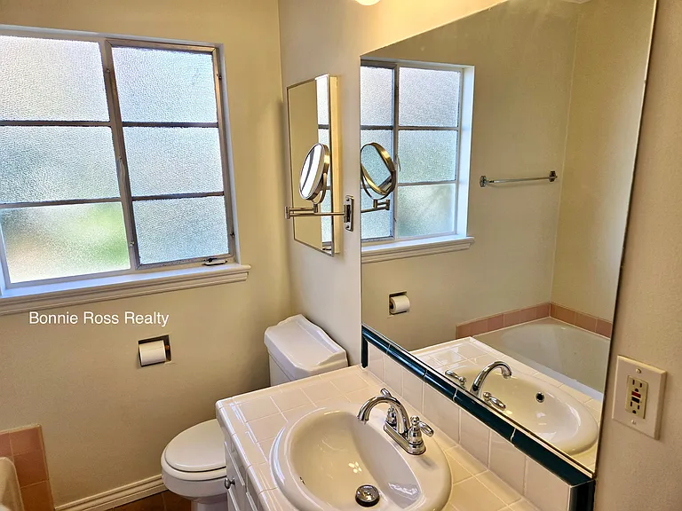 77 Dutton Ave — Photo 10