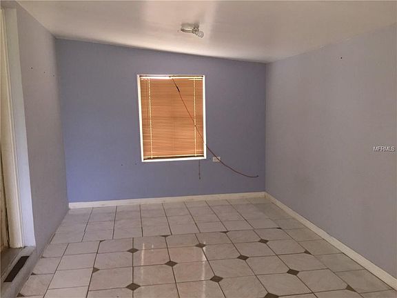 4th image of 853 Roberts Blvd