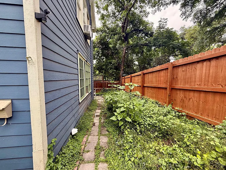 3305 Duval St #B — Photo 2