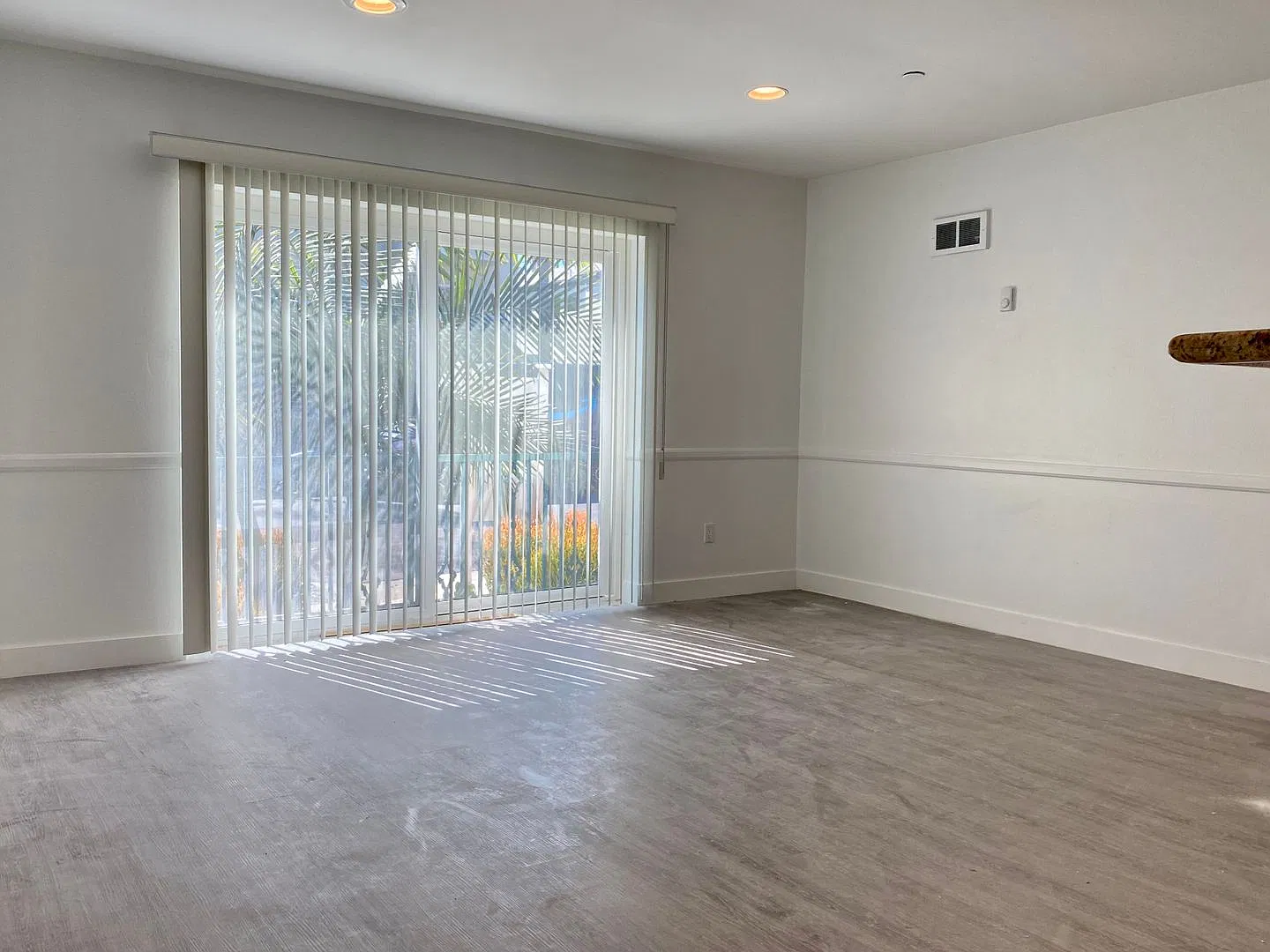 130 S. Flores St. — Photo 2