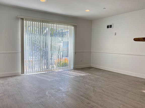 3rd image of 130 S Flores St #1