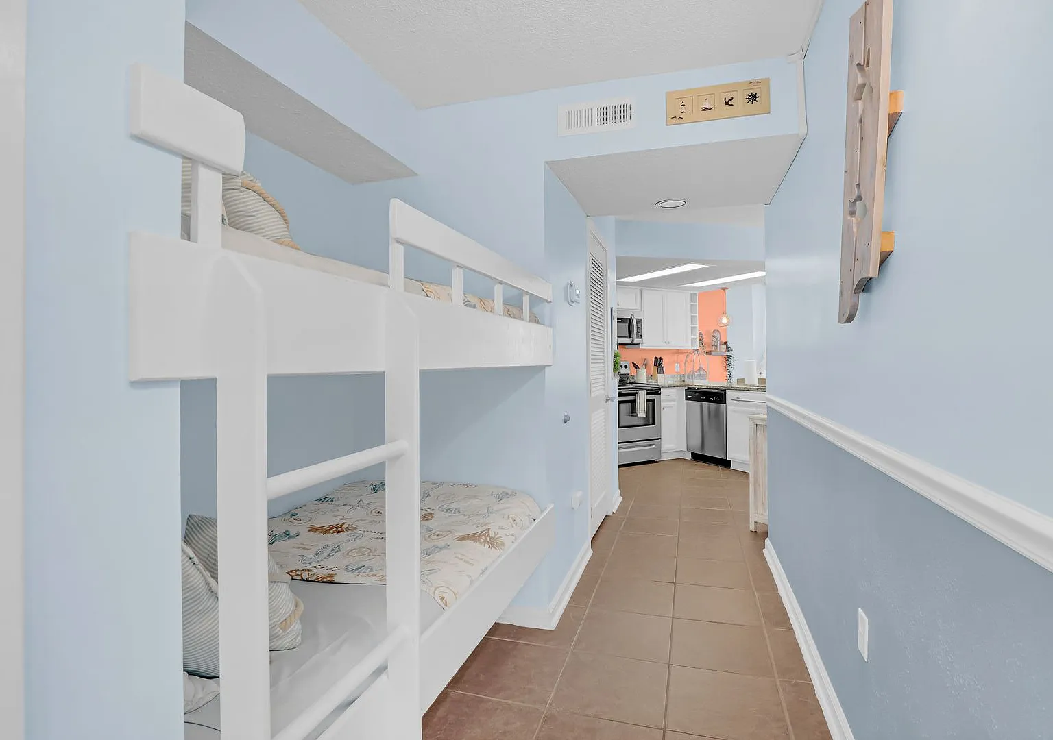 1501 St. Regis - 1 bed 2 bathroom - Condo - Oceanfront - Top Floor - Community Pool — Photo 4