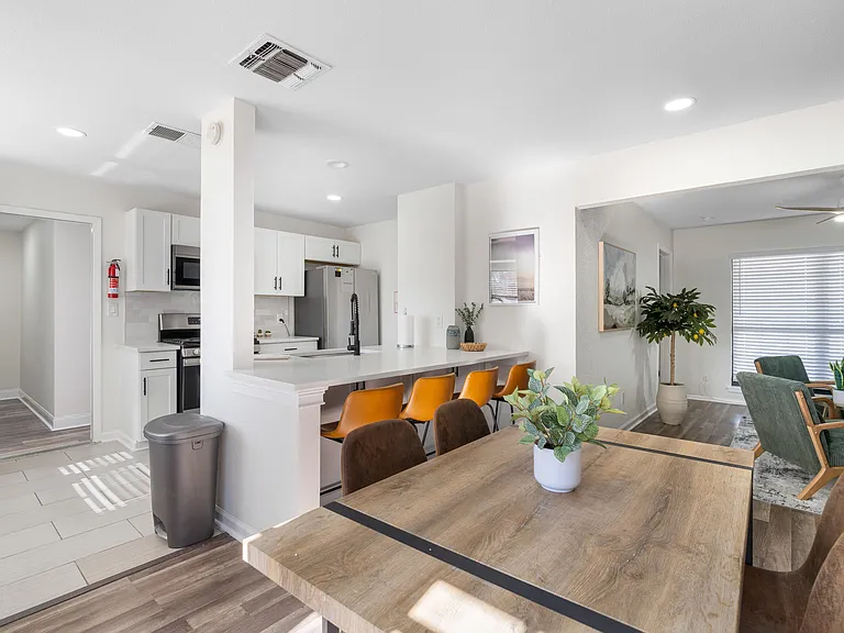 Shin Oak Dr — Photo 8