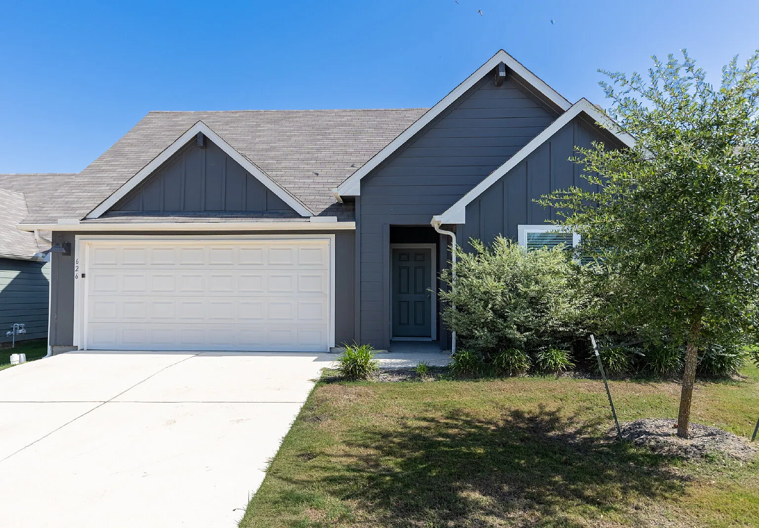 4 bed, 3.0 bath, 2044 sqft, $2,000 — Photo 1