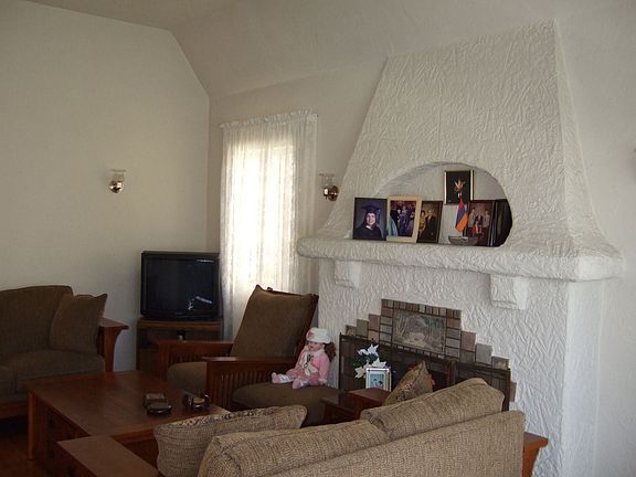 3rd image of 1209 N Louise St
