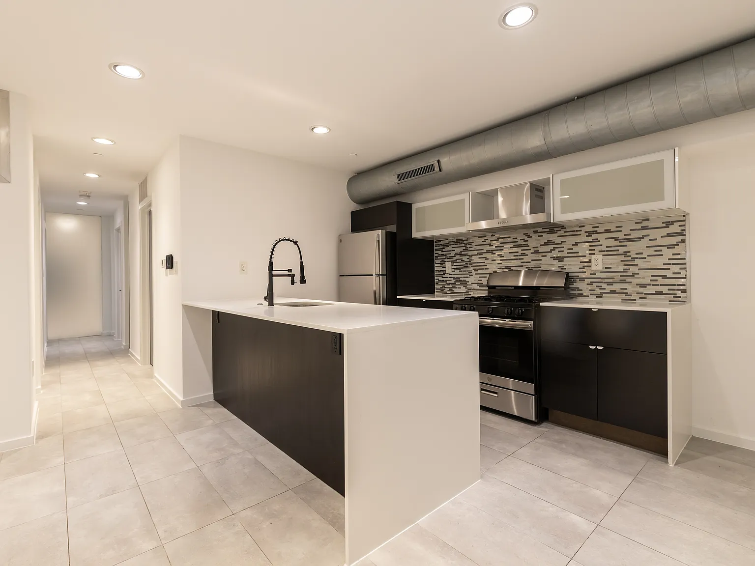 3 bed, 1400 sqft, $2,395 — Photo 3