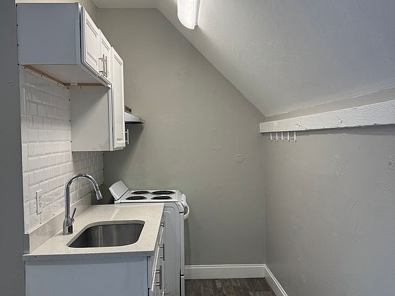 3rd image of 10 Ames Pl APT 2