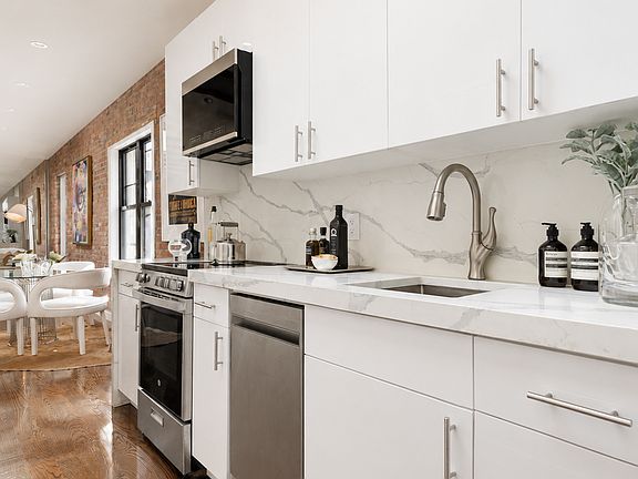3rd image of 216 E 6th St #3D