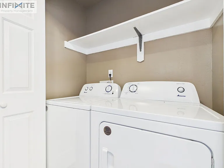3026 W Villard St #2D — Photo 6