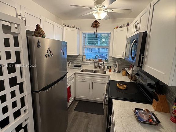 5th image of 3500 Harrison St APT 4