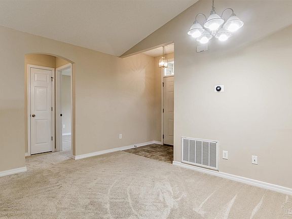 4th image of 5835 Dandelion Ln