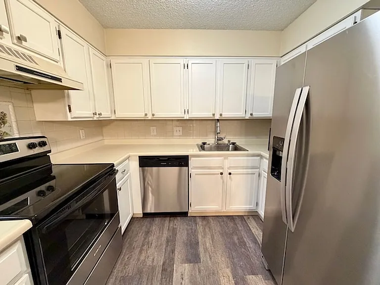 337 Wright St #302 — Photo 3