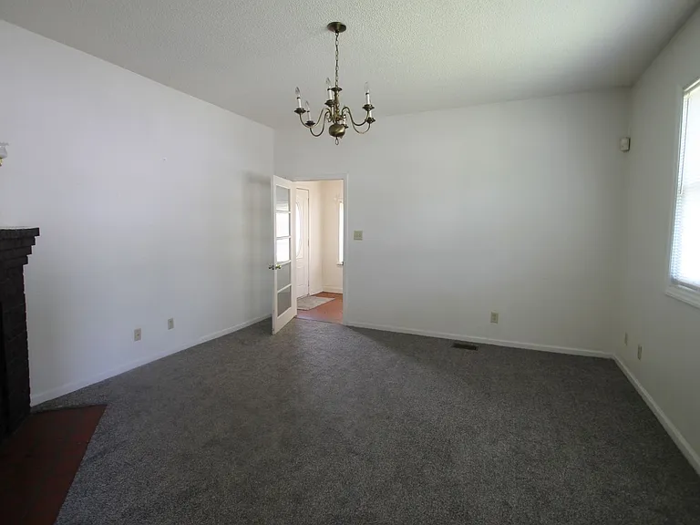 556 Flint St — Photo 9