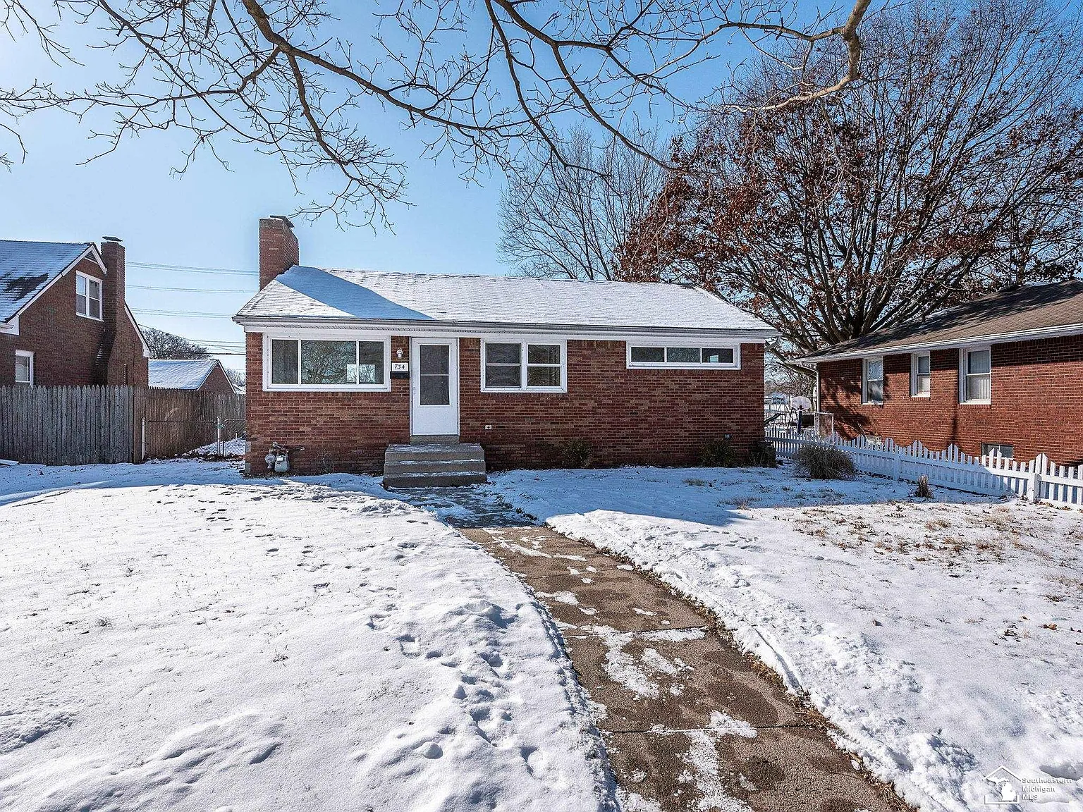 734 E Front St photo 1