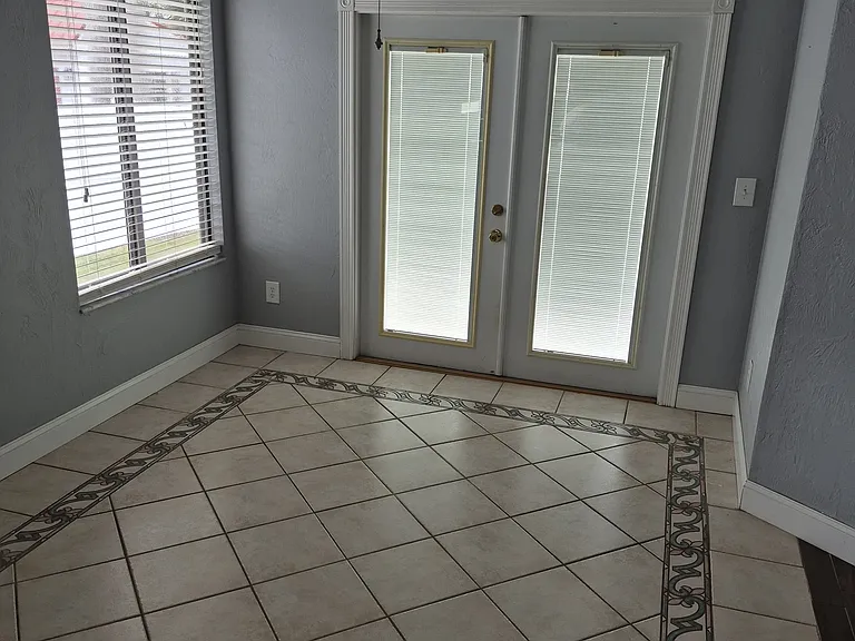 236 Devon St — Photo 4