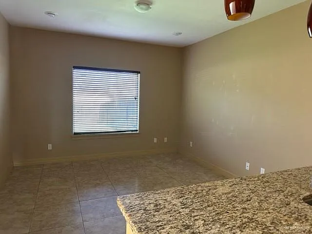 3920 W Daffodil Ave — Photo 8