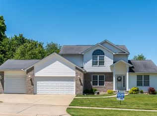 4001 Forest View Ct NE, Cedar Rapids, IA 52411