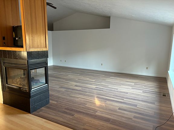 Front room & gas fireplace - High Ceiling - New Floor - New Paint