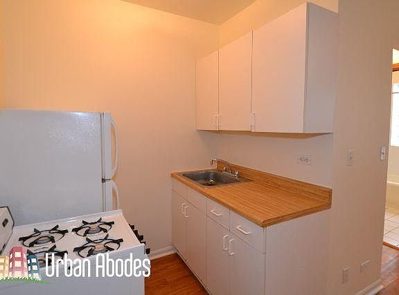 3rd image of 4031 N Kenmore Ave #Ua307