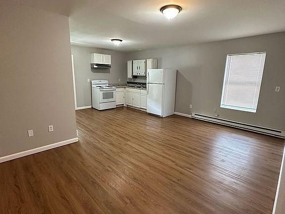 2nd image of 50-56 Hunters Ave #52-3