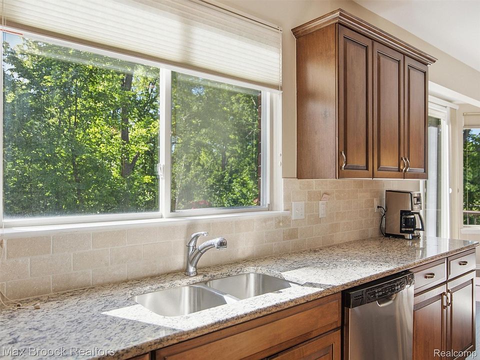 583 Birchcrest Ct, photo 20