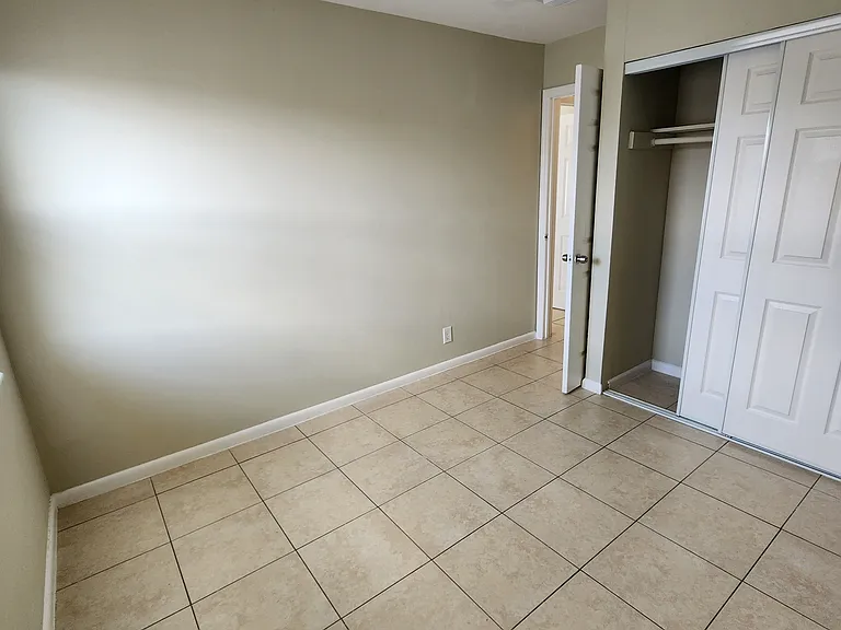933 Laurel Dr — Photo 25