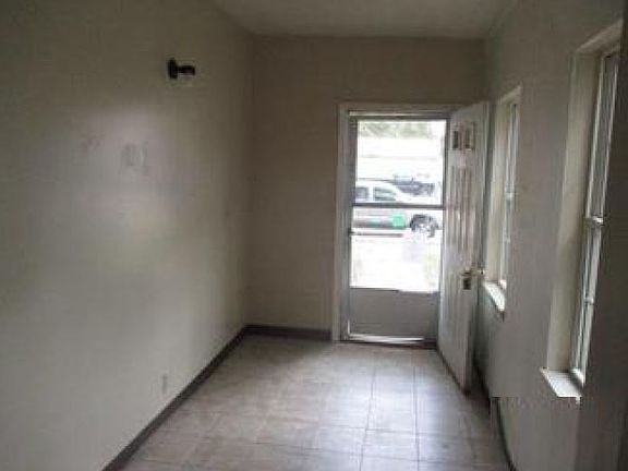 5th image of 456 Delaware Ave