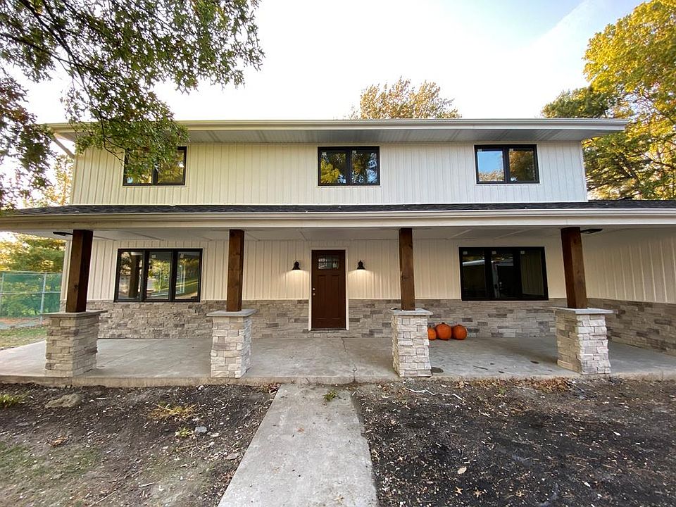 1st image of 2 Meadow Ln