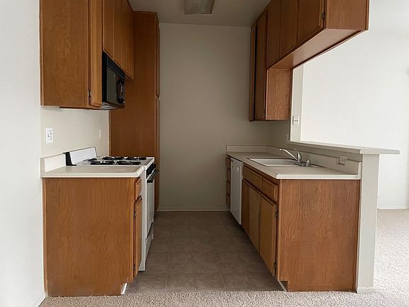 5th image of 4539 Colbath Ave #201