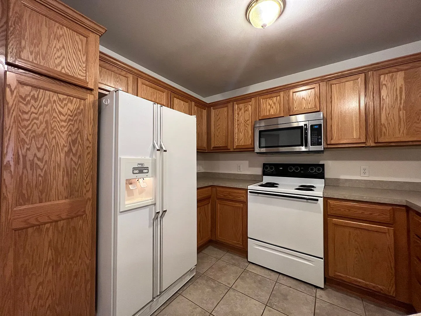 3bed/2 bath/2 car garage, 1300 sqft duplex-home! 1267 S Pinhook Dr in Nixa MO. — Photo 4
