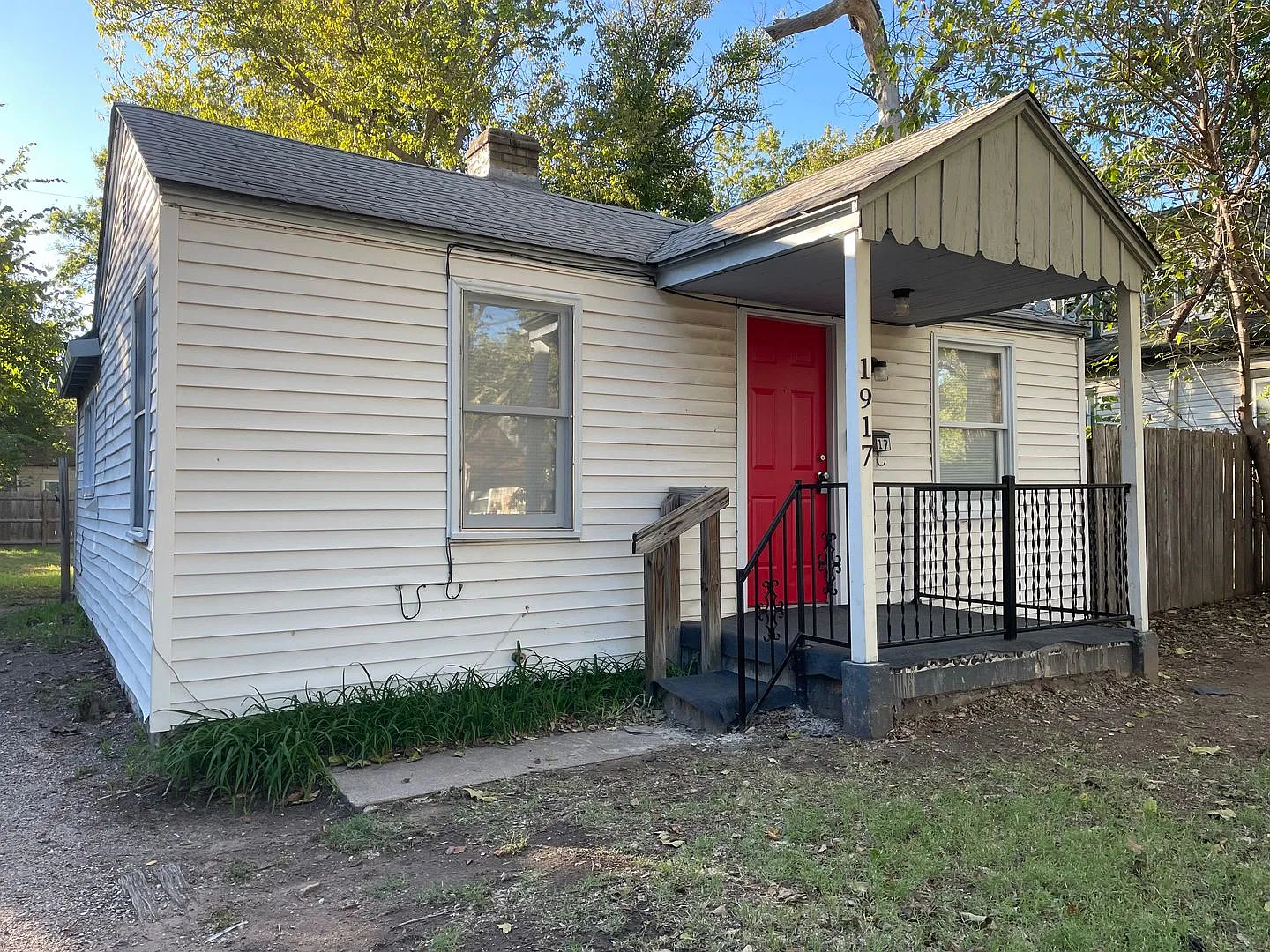 Charming Cozy Riverside Home — Photo 2